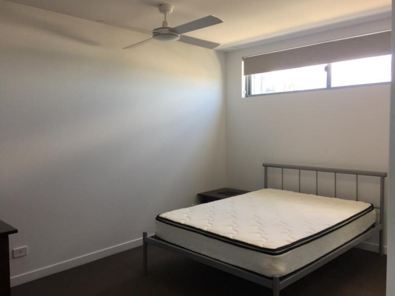 701/2-4 Victoria Parade, Rockhampton City QLD 4700